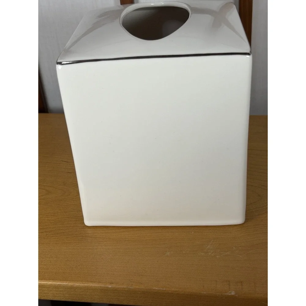 KASSATEX LUXE POUR LA MAISON LE BAIN PARIS FRANCE WHITE PLATINUM TISSUE HOLDER